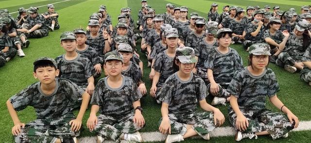 禹州北大公学初中部军训开学第一课 禹州北大公学初中部军训开学第一课
