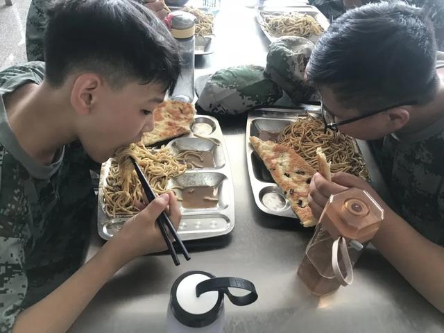 禹州北大公学初中部军训开学第一课 禹州北大公学初中部军训开学第一课