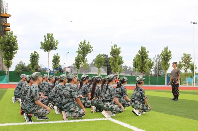禹州北大公学初中部军训开学第一课 禹州北大公学初中部军训开学第一课