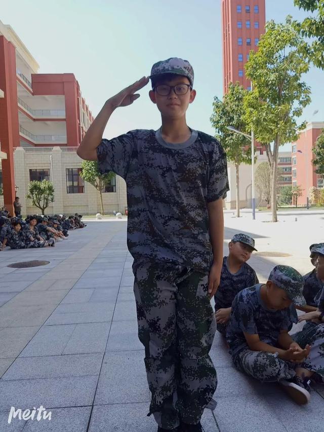 禹州北大公学初中部军训开学第一课 禹州北大公学初中部军训开学第一课