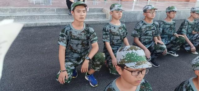 禹州北大公学初中部军训开学第一课 禹州北大公学初中部军训开学第一课