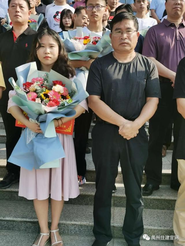 禹州市住建局举行“金榜题名 爱满住建”活动热烈祝贺局职工子女金榜题名 禹州市住建局举行“金榜题名 爱满住建”活动热烈祝贺局职工子女金榜题名