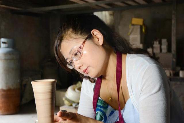 禹州神垕古镇陶瓷官署女陶艺家简介及参展作品来啦! 禹州神垕古镇陶瓷官署女陶艺家简介及参展作品来啦!