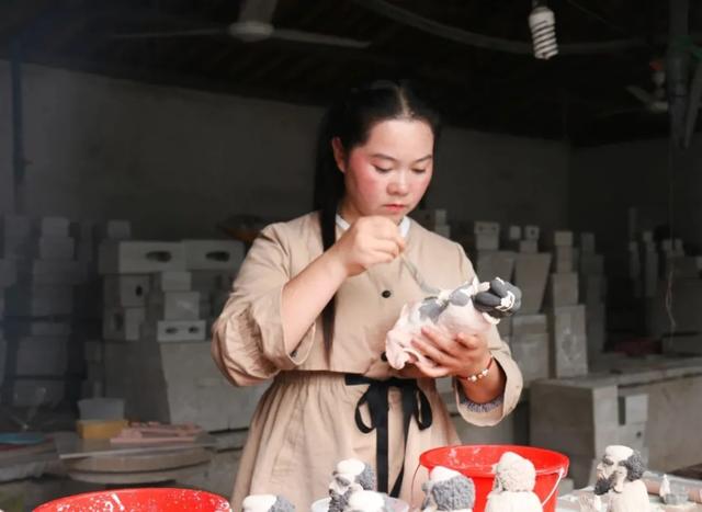 禹州神垕古镇陶瓷官署女陶艺家简介及参展作品来啦! 禹州神垕古镇陶瓷官署女陶艺家简介及参展作品来啦!