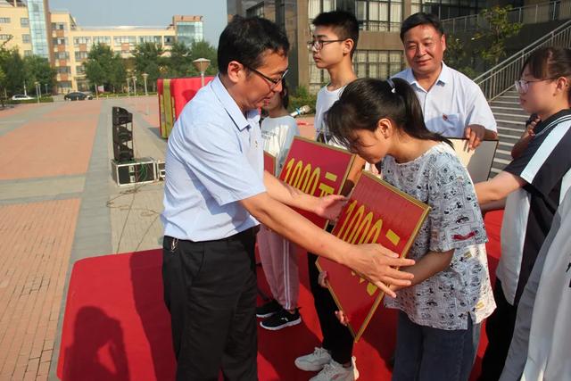 禹州市第一高级中学举行2020级高一新生开学典礼
