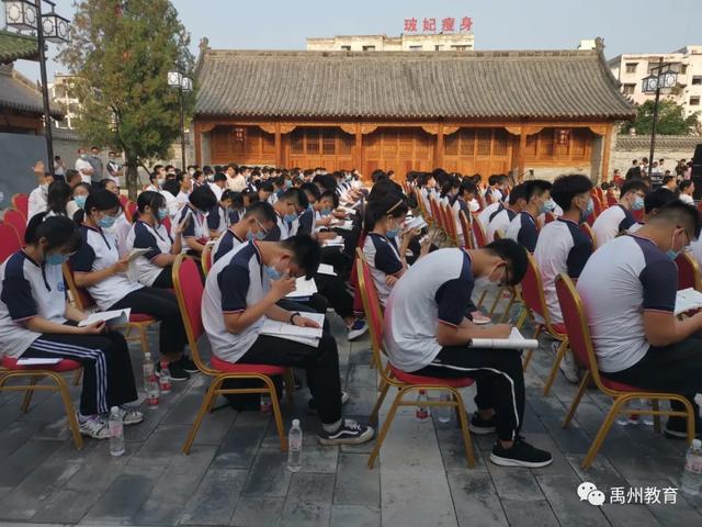 禹州市举行第三届政府励志奖学金颁奖表彰仪式 禹州市举行第三届政府励志奖学金颁奖表彰仪式