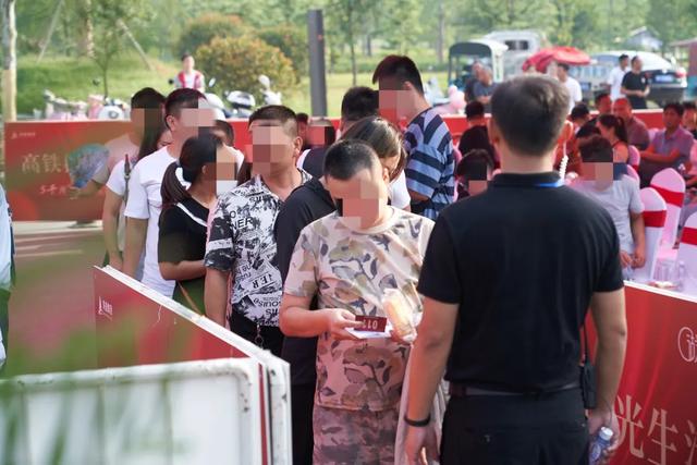 禹州海盛湖滨豪庭认筹现场火爆!实力征服禹州 禹州海盛湖滨豪庭认筹现场火爆!实力征服禹州