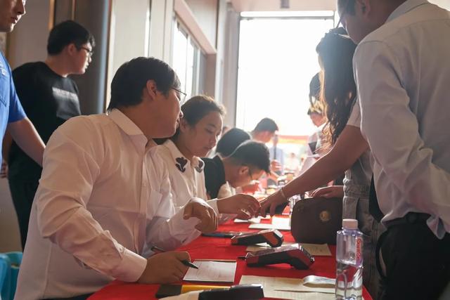 禹州海盛湖滨豪庭认筹现场火爆!实力征服禹州 禹州海盛湖滨豪庭认筹现场火爆!实力征服禹州