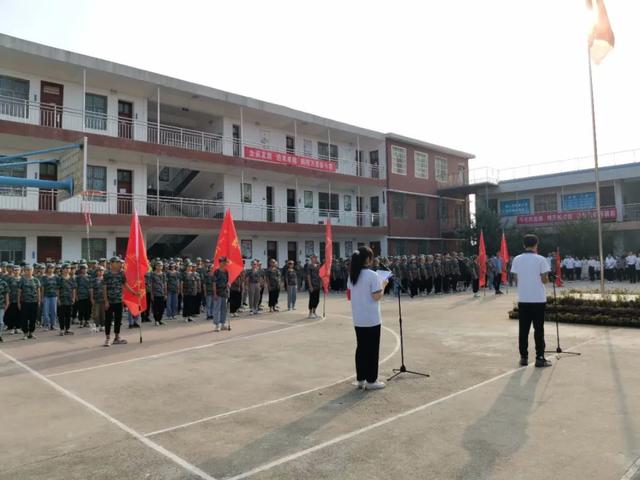 禹州南区学校隆重举行2020年秋季首次升旗仪式 禹州南区学校隆重举行2020年秋季首次升旗仪式