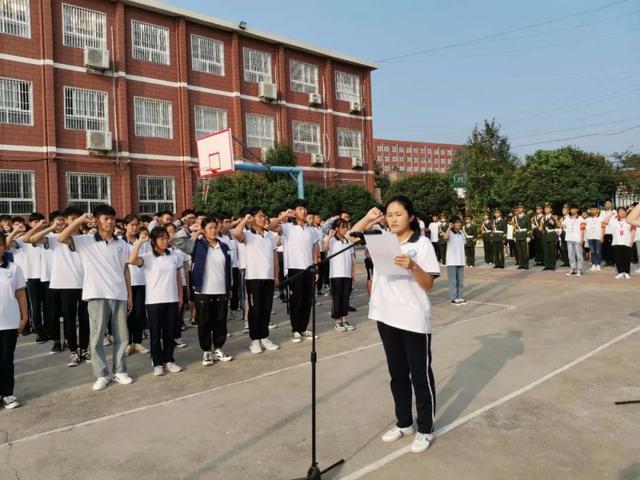 禹州南区学校隆重举行2020年秋季首次升旗仪式 禹州南区学校隆重举行2020年秋季首次升旗仪式