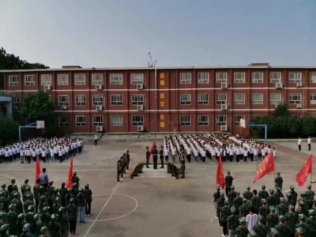 禹州南区学校隆重举行2020年秋季首次升旗仪式 禹州南区学校隆重举行2020年秋季首次升旗仪式