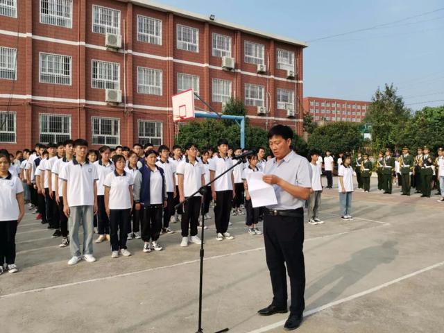 禹州南区学校隆重举行2020年秋季首次升旗仪式 禹州南区学校隆重举行2020年秋季首次升旗仪式