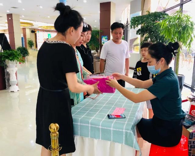 禹州龙之翔禹王宫爱心一直在行动!豪气开学礼包大派送! 禹州龙之翔禹王宫爱心一直在行动!豪气开学礼包大派送!