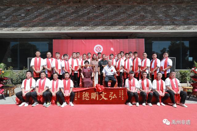 《钧瓷烧制技艺》传承人杨晓锋举行收徒仪式隆重举行 《钧瓷烧制技艺》传承人杨晓锋举行收徒仪式隆重举行