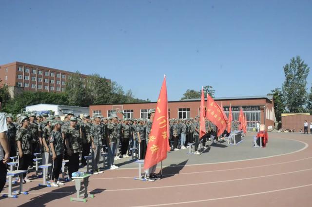 禹州南区学校隆重举行2020-2021学年第一学期开学典礼暨表彰大会 禹州南区学校隆重举行2020-2021学年第一学期开学典礼暨表彰大会