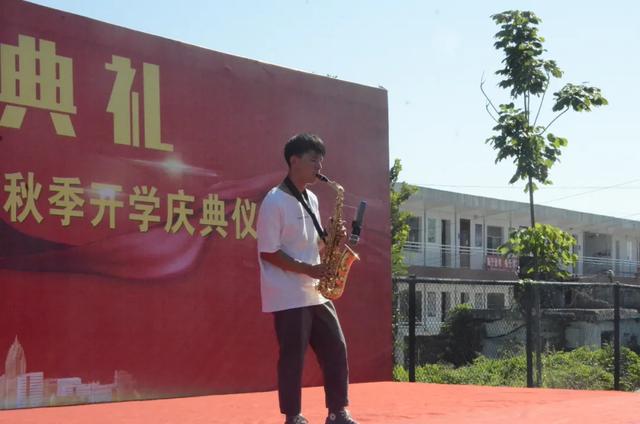 禹州南区学校隆重举行2020-2021学年第一学期开学典礼暨表彰大会 禹州南区学校隆重举行2020-2021学年第一学期开学典礼暨表彰大会