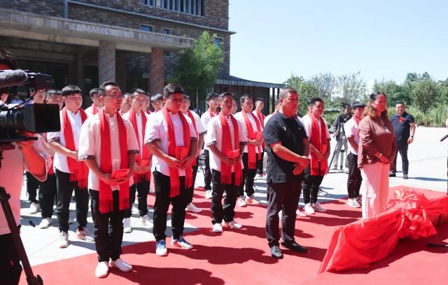 中国陶瓷大师杨晓峰收徒仪式在禹州神垕举行 中国陶瓷大师杨晓峰收徒仪式在禹州神垕举行