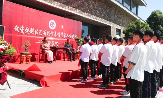 中国陶瓷大师杨晓峰收徒仪式在禹州神垕举行 中国陶瓷大师杨晓峰收徒仪式在禹州神垕举行