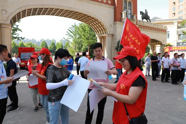 中共禹州市财政局第一党支部学雷锋志愿服务队助力万丰社区消防疏散演练活动纪实 中共禹州市财政局第一党支部学雷锋志愿服务队助力万丰社区消防疏散演练活动纪实