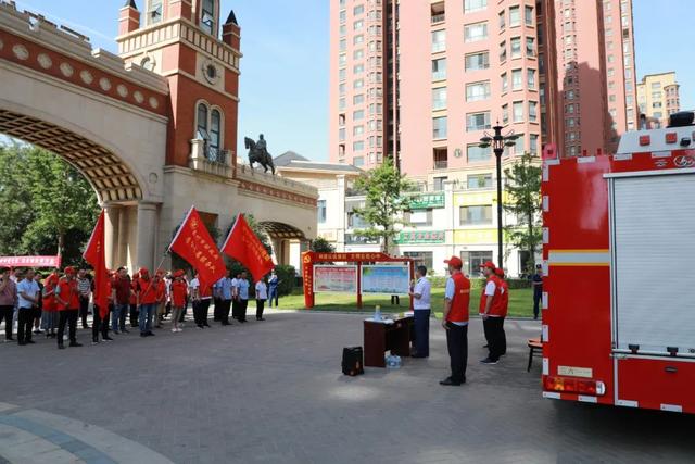 中共禹州市财政局第一党支部学雷锋志愿服务队助力万丰社区消防疏散演练活动纪实 中共禹州市财政局第一党支部学雷锋志愿服务队助力万丰社区消防疏散演练活动纪实