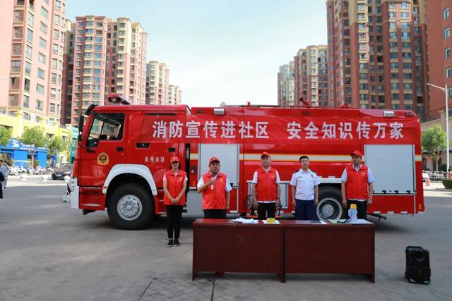 中共禹州市财政局第一党支部学雷锋志愿服务队助力万丰社区消防疏散演练活动纪实 中共禹州市财政局第一党支部学雷锋志愿服务队助力万丰社区消防疏散演练活动纪实
