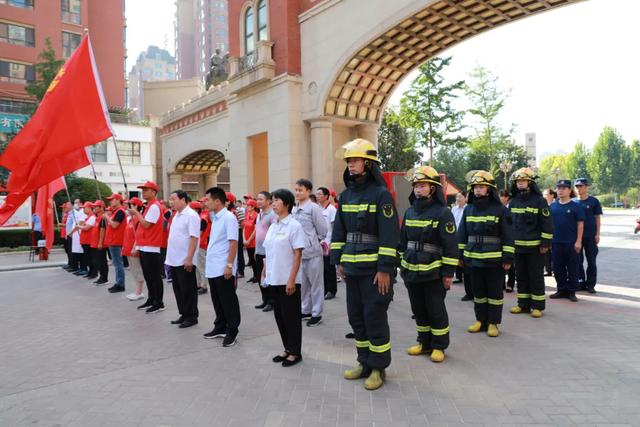 中共禹州市财政局第一党支部学雷锋志愿服务队助力万丰社区消防疏散演练活动纪实 中共禹州市财政局第一党支部学雷锋志愿服务队助力万丰社区消防疏散演练活动纪实