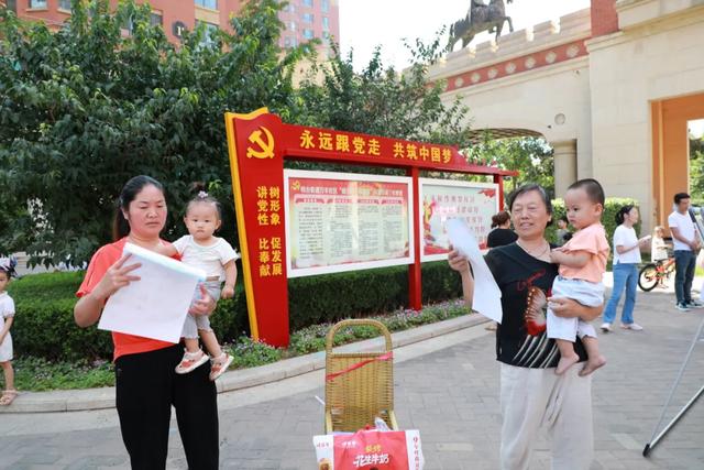 中共禹州市财政局第一党支部学雷锋志愿服务队助力万丰社区消防疏散演练活动纪实 中共禹州市财政局第一党支部学雷锋志愿服务队助力万丰社区消防疏散演练活动纪实
