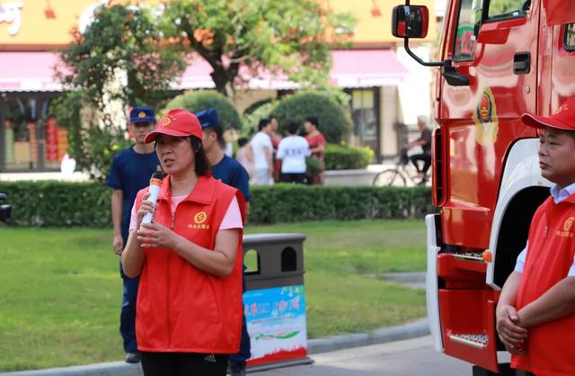 中共禹州市财政局第一党支部学雷锋志愿服务队助力万丰社区消防疏散演练活动纪实 中共禹州市财政局第一党支部学雷锋志愿服务队助力万丰社区消防疏散演练活动纪实