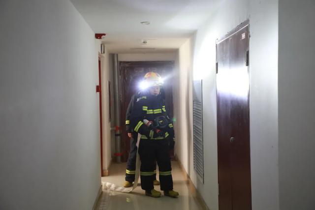 中共禹州市财政局第一党支部学雷锋志愿服务队助力万丰社区消防疏散演练活动纪实 中共禹州市财政局第一党支部学雷锋志愿服务队助力万丰社区消防疏散演练活动纪实