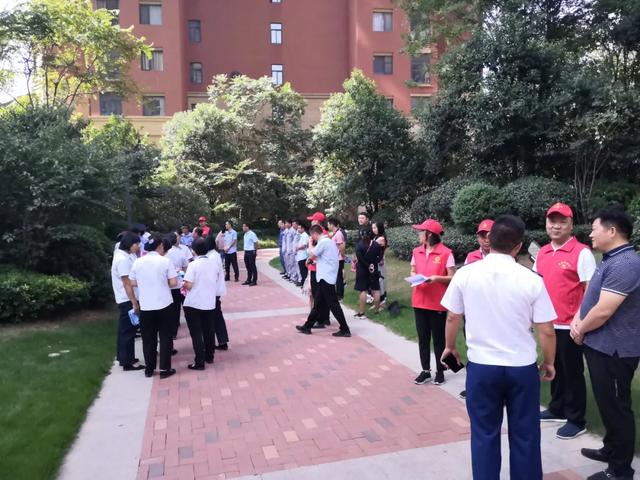 中共禹州市财政局第一党支部学雷锋志愿服务队助力万丰社区消防疏散演练活动纪实 中共禹州市财政局第一党支部学雷锋志愿服务队助力万丰社区消防疏散演练活动纪实