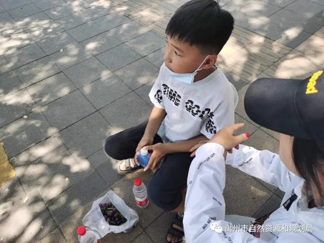 禹州市自然资源和规划局文明天使志愿者救助走失儿童 禹州市自然资源和规划局文明天使志愿者救助走失儿童