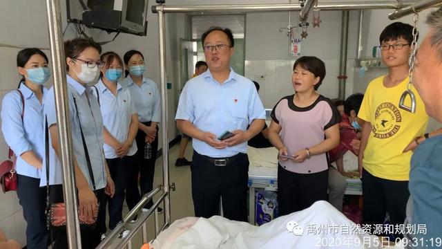 禹州市不动产登记交易大厅爱心帮扶志愿服务队关爱贫困大学生 禹州市不动产登记交易大厅爱心帮扶志愿服务队关爱贫困大学生