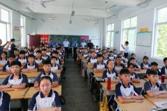 禹州市检察院联合市教体局成功开展“阳光校园 德法共建”秋季第一课