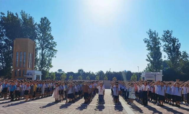 禹州市第五实验学校隆重举行秋季开学首次升旗仪式 禹州市第五实验学校隆重举行秋季开学首次升旗仪式
