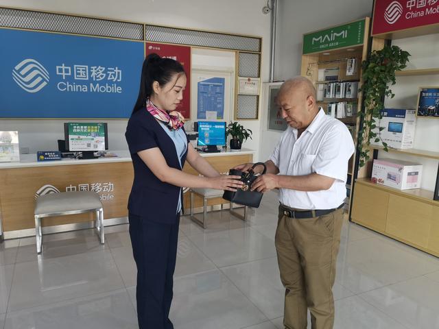 禹州郭晓景拾金不昧,面对大量现金不为所动她暖到你了吗? 禹州郭晓景拾金不昧,面对大量现金不为所动她暖到你了吗?