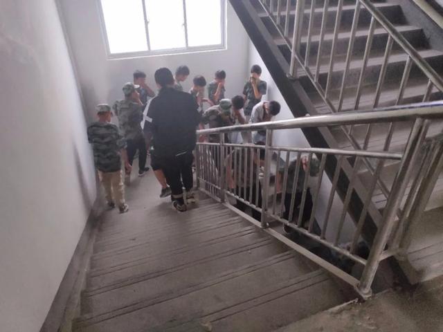禹州南区学校成功举办2020级新生消防安全应急逃生演练活动 禹州南区学校成功举办2020级新生消防安全应急逃生演练活动