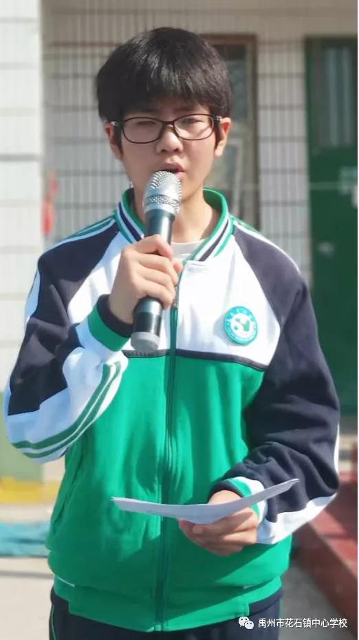 禹州花石镇中心学校2017届优秀毕业生回母校报喜 禹州花石镇中心学校2017届优秀毕业生回母校报喜