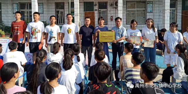 禹州花石镇中心学校2017届优秀毕业生回母校报喜 禹州花石镇中心学校2017届优秀毕业生回母校报喜