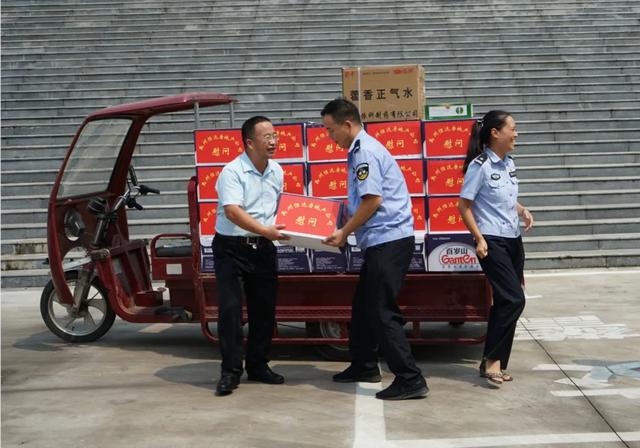 禹州恒达阳光城风雨无阻 守护城市道路畅通 禹州恒达阳光城风雨无阻 守护城市道路畅通