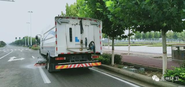 禹州环卫:雨中清淤不停歇 雨后清污保洁净 禹州环卫:雨中清淤不停歇 雨后清污保洁净