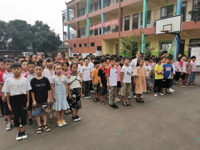 禹州市文殊镇福娃学校致敬教师,感念师恩 禹州市文殊镇福娃学校致敬教师,感念师恩
