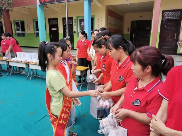 禹州市文殊镇福娃学校致敬教师,感念师恩 禹州市文殊镇福娃学校致敬教师,感念师恩