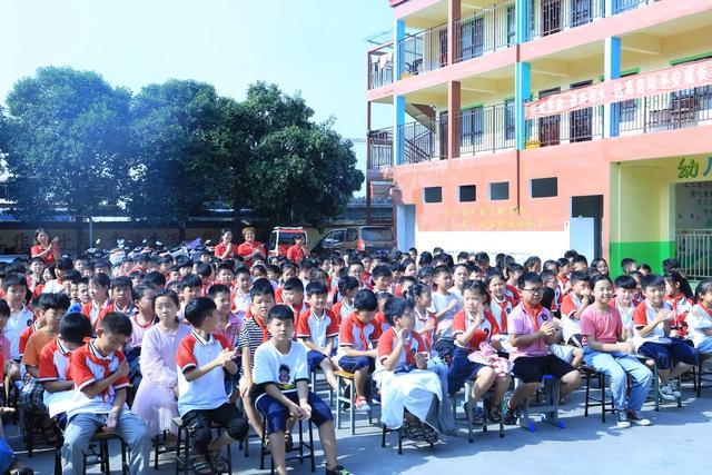 禹州市文殊镇福娃学校新学期开学典礼暨表彰大会 禹州市文殊镇福娃学校新学期开学典礼暨表彰大会