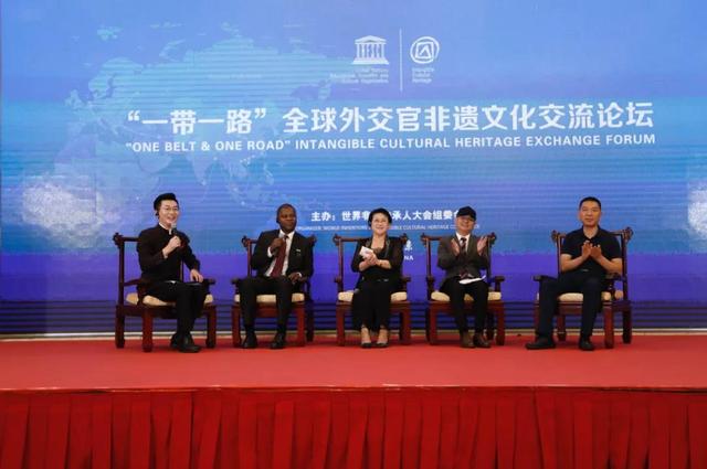 大师小匠助力禹州钧瓷文化走向世界,以国之名礼遇“一带一路”全球外交官非遗文化交流论坛 大师小匠助力禹州钧瓷文化走向世界,以国之名礼遇“一带一路”全球外交官非遗文化交流论坛