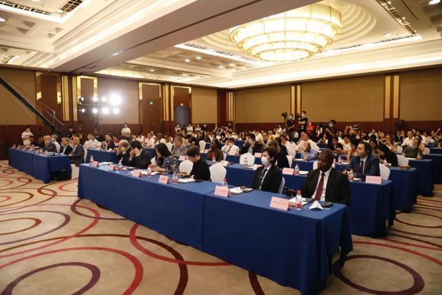 大师小匠助力禹州钧瓷文化走向世界,以国之名礼遇“一带一路”全球外交官非遗文化交流论坛 大师小匠助力禹州钧瓷文化走向世界,以国之名礼遇“一带一路”全球外交官非遗文化交流论坛