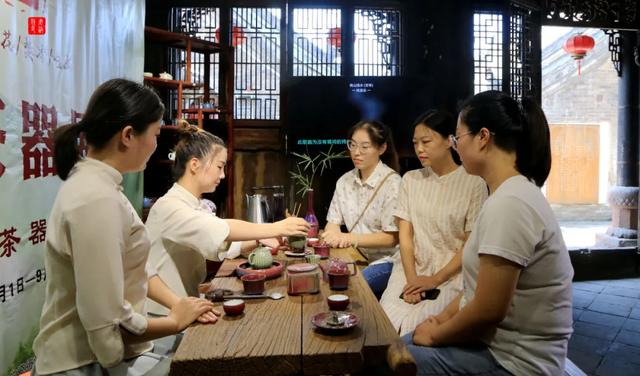 融入生活的钧瓷茶具之美 融入生活的钧瓷茶具之美