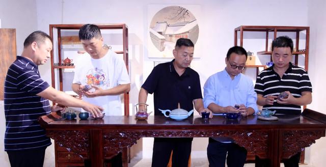 融入生活的钧瓷茶具之美 融入生活的钧瓷茶具之美