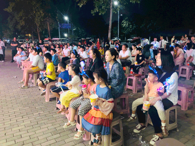 禹州御湖湾林溪府东路城市展厅惊现露天影院!快来打卡! 禹州御湖湾林溪府东路城市展厅惊现露天影院!快来打卡!