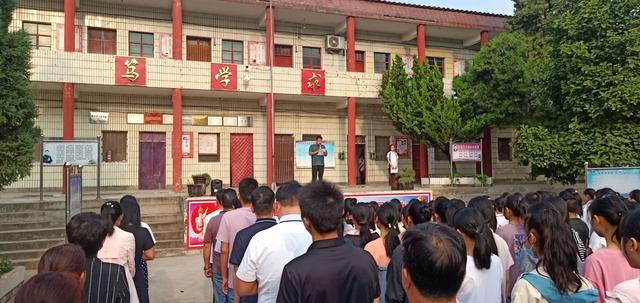 禹州磨街乡中心学校升旗仪式 禹州磨街乡中心学校升旗仪式