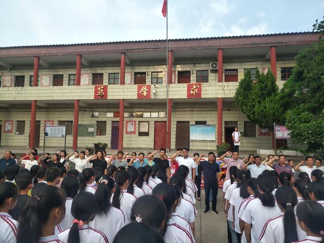 禹州磨街乡中心学校升旗仪式 禹州磨街乡中心学校升旗仪式